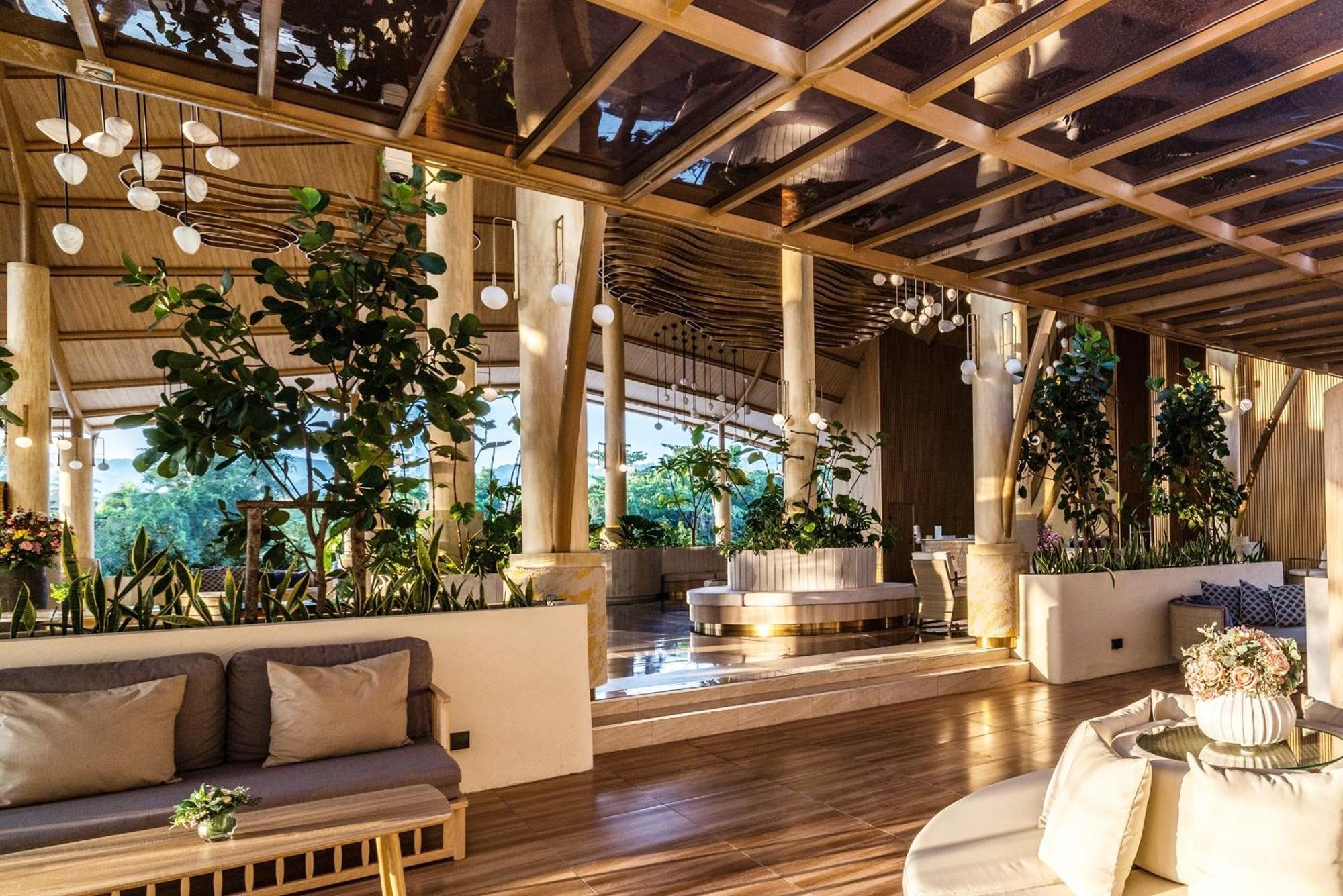 Phuket Emerald Beach Resort Karon Exteriör bild