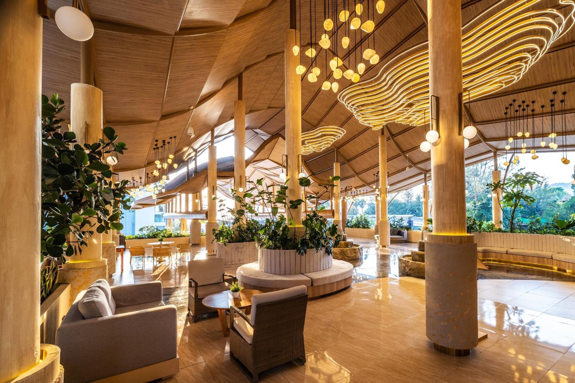 Phuket Emerald Beach Resort Karon Exteriör bild