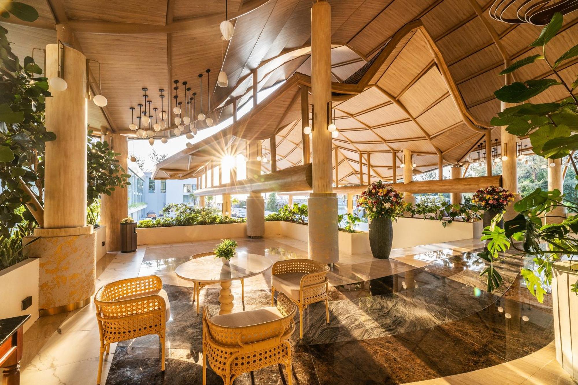 Phuket Emerald Beach Resort Karon Exteriör bild